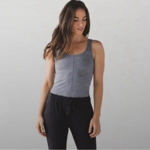 Lululemon womens grey tank size 4 EUC